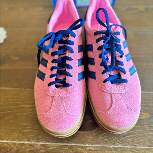 New in box never worn. These run 1/2 to full size large - Picture 6 of 10